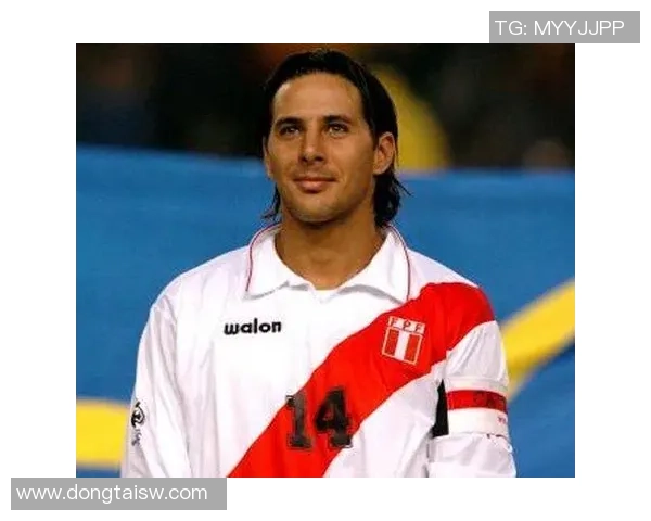 这位老足球球星头像的男性是谁 他在足球历史上的地位如何