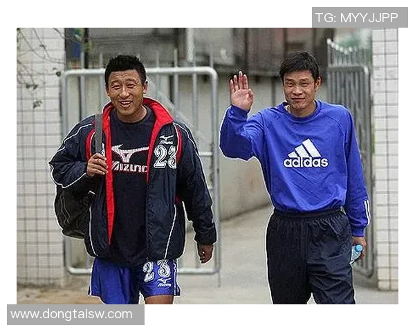 黑子足球传奇：从街头少年到世界巅峰巨星的逆袭之路